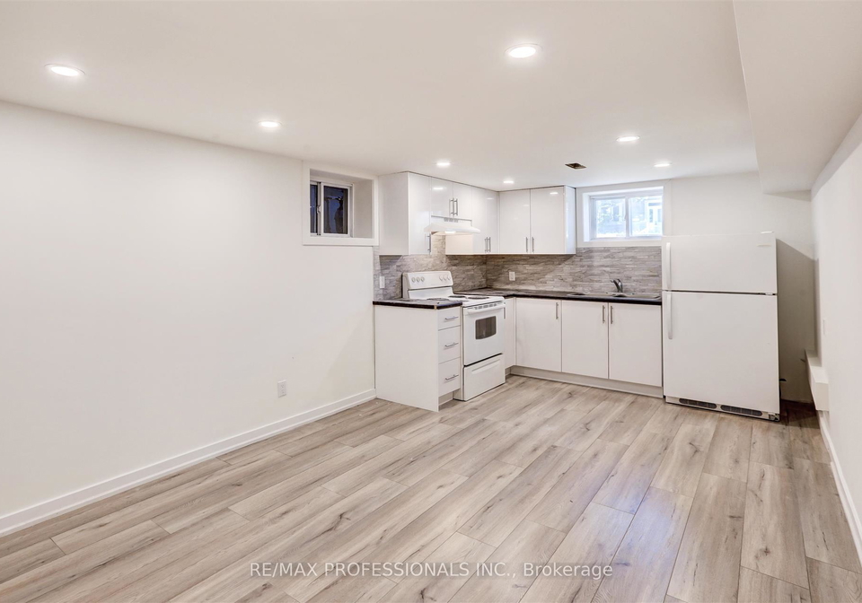 24-chryessa-avenue-toronto-ontario-w12507926