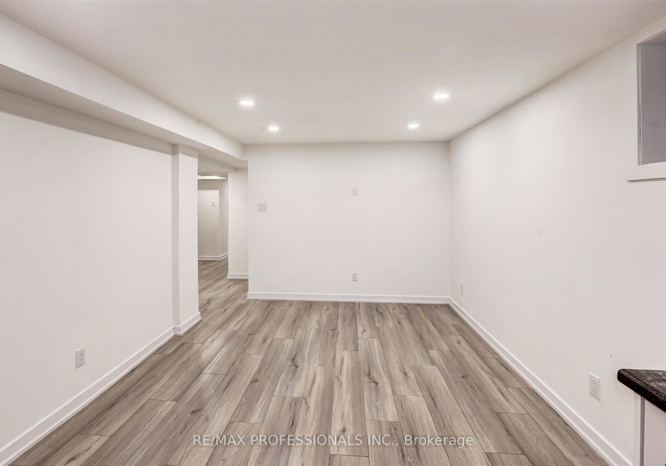 24-chryessa-avenue-toronto-ontario-w12507926