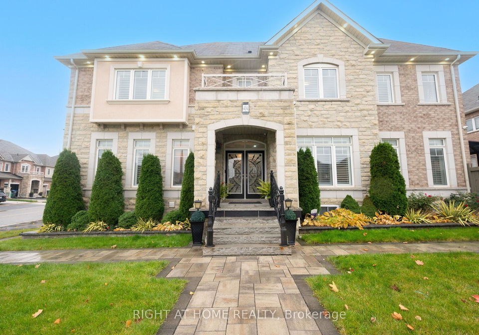 404-queen-mary-drive-brampton-ontario-w12508524