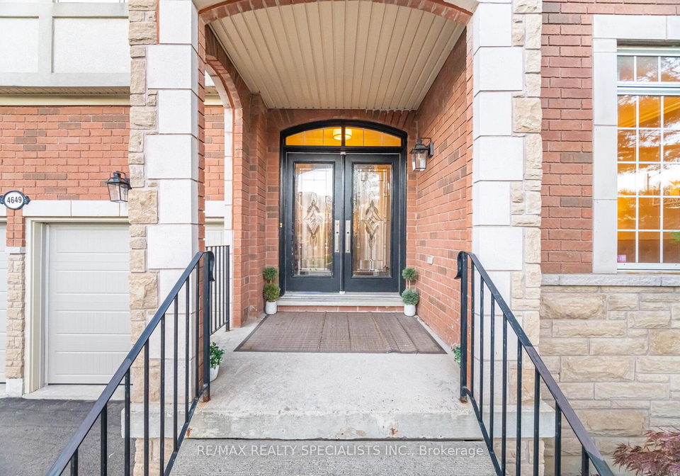 4649-colombo-crescent-mississauga-ontario-w12510448