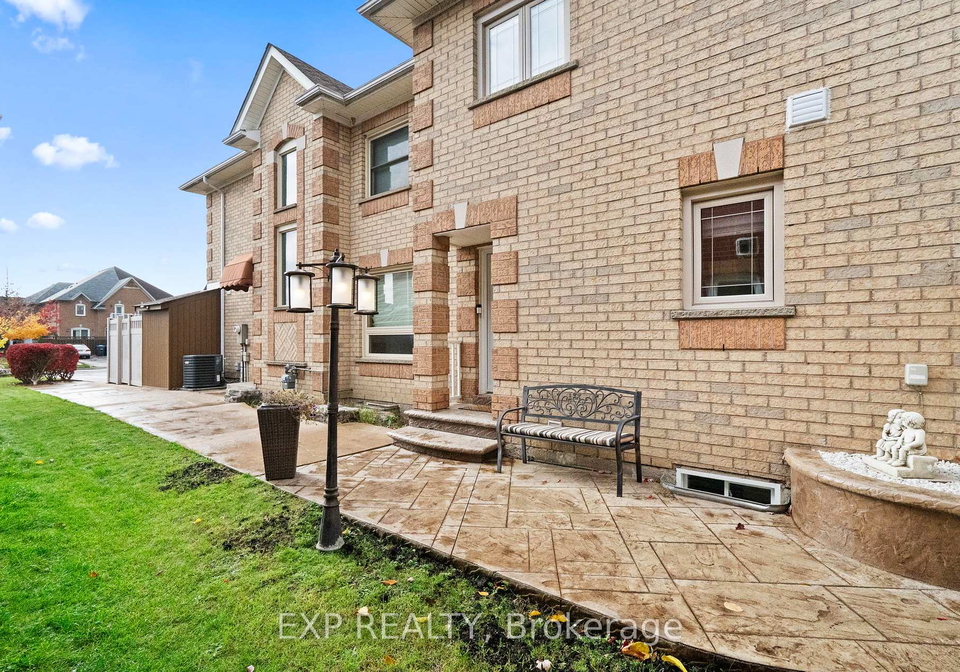 70-pressed-brick-drive-brampton-ontario-w12511938