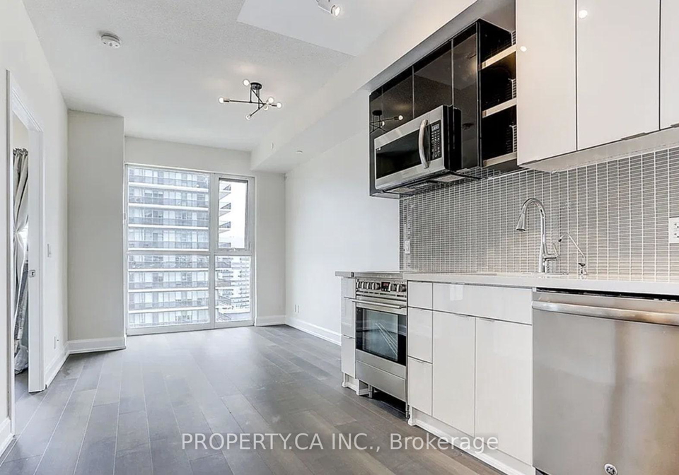 33-shore-breeze-drive-etobicoke-ontario-w12512616