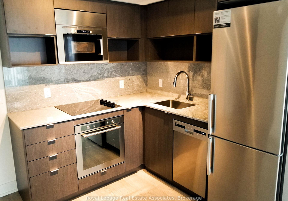 7-mabelle-avenue-etobicoke-ontario-w12514396