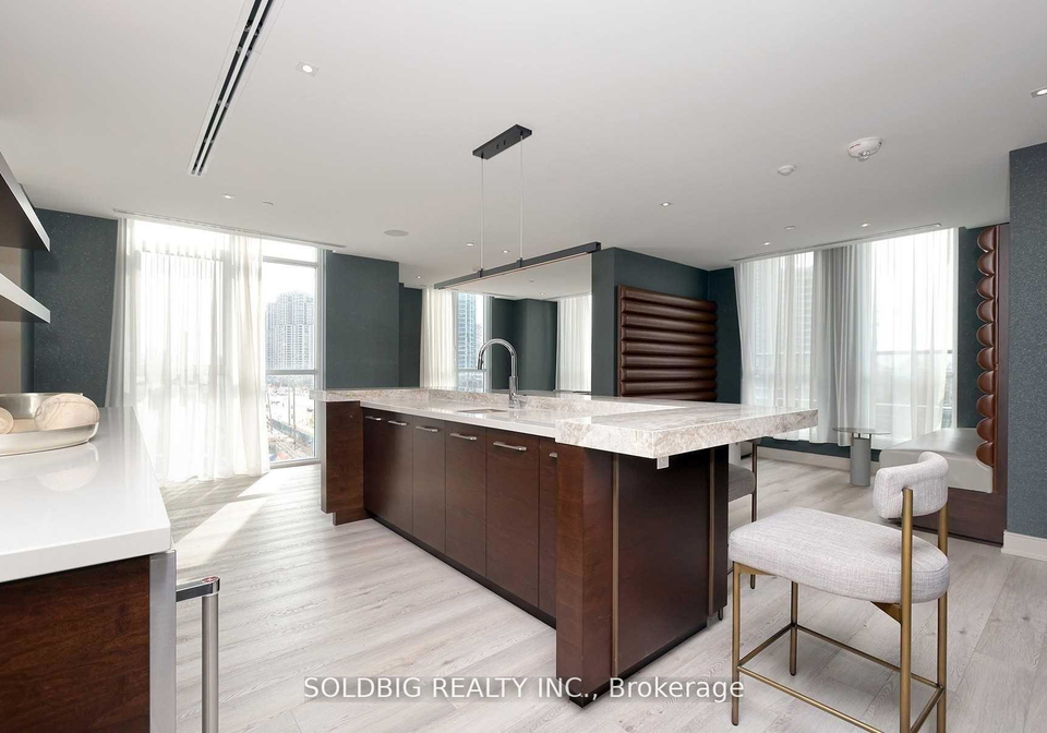 8-nahani-way-mississauga-ontario-w12514450