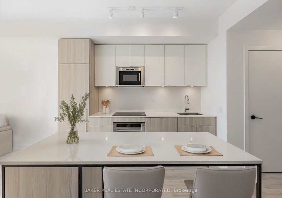 220-missinnihe-way-mississauga-ontario-w12514802