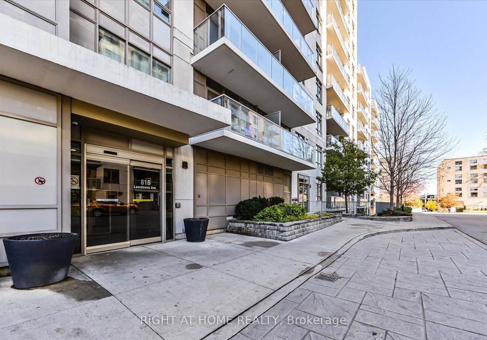 816-lansdowne-avenue-toronto-ontario-w12515738