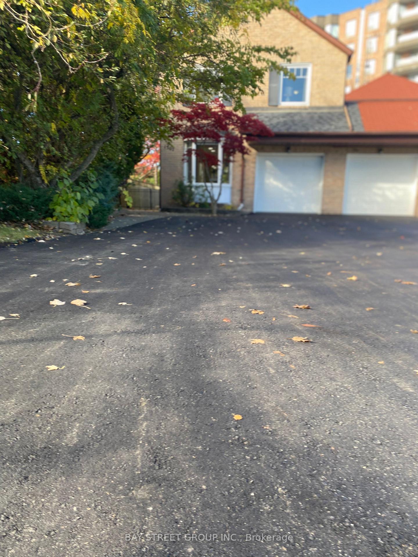 1307-barberry-green-oakville-ontario-w12516286