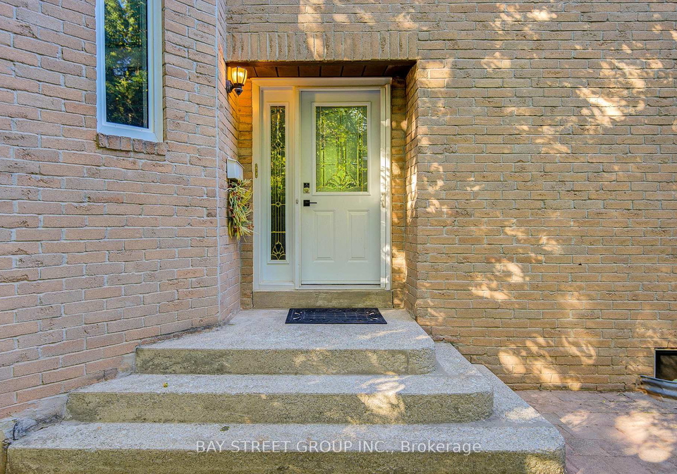 1307-barberry-green-oakville-ontario-w12516286