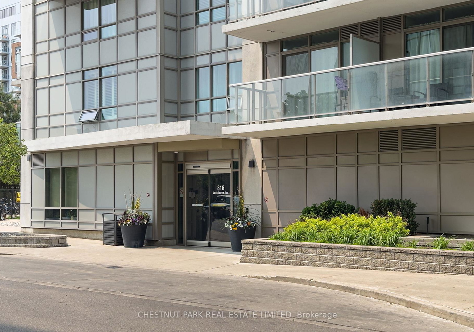 816-lansdowne-avenue-toronto-ontario-w12517730