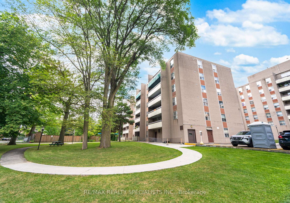 3625-lake-shore-boulevard-etobicoke-ontario-w12520892