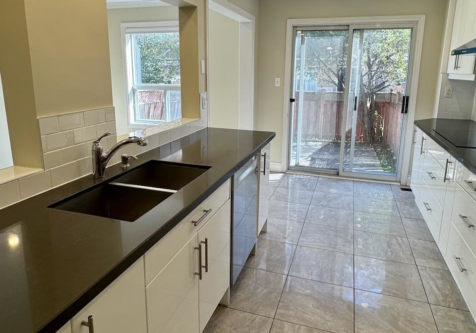 592-leatherleaf-drive-mississauga-ontario-w12521998