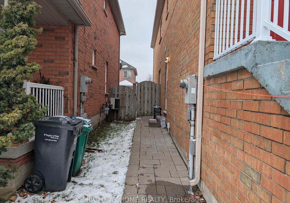 5864-delle-donne-drive-mississauga-ontario-w12525620