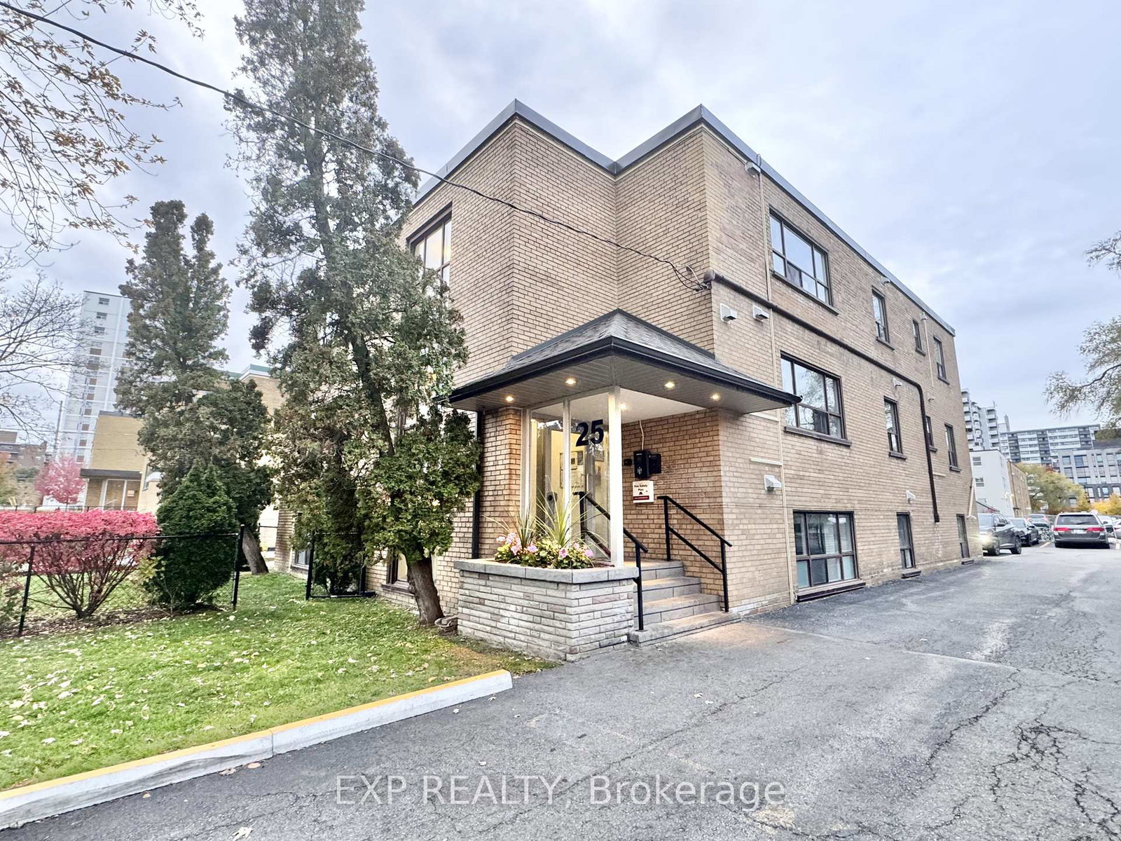 25-paisley-boulevard-e-mississauga-ontario-w12526964