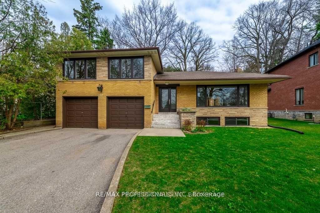 22-fabian-place-etobicoke-ontario-w12533372
