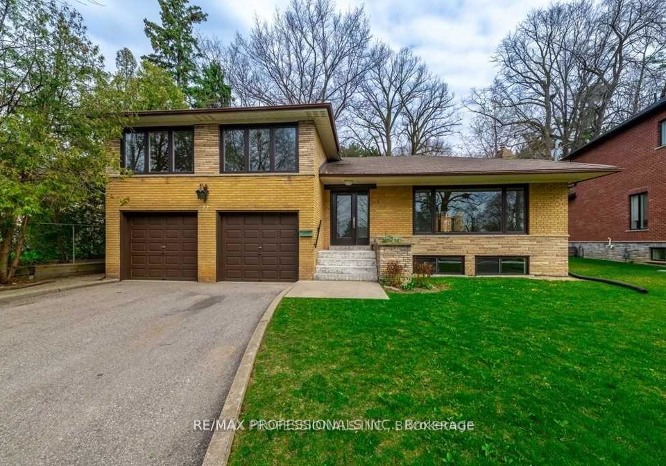 22-fabian-place-etobicoke-ontario-w12533372