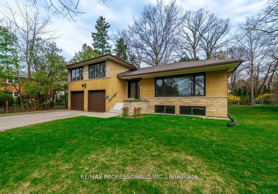 22-fabian-place-etobicoke-ontario-w12533372