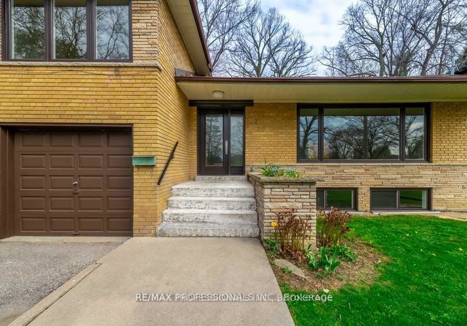 22-fabian-place-etobicoke-ontario-w12533372