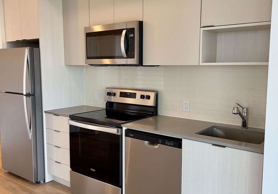 202-burnhamthorpe-road-e-mississauga-ontario-w12534256