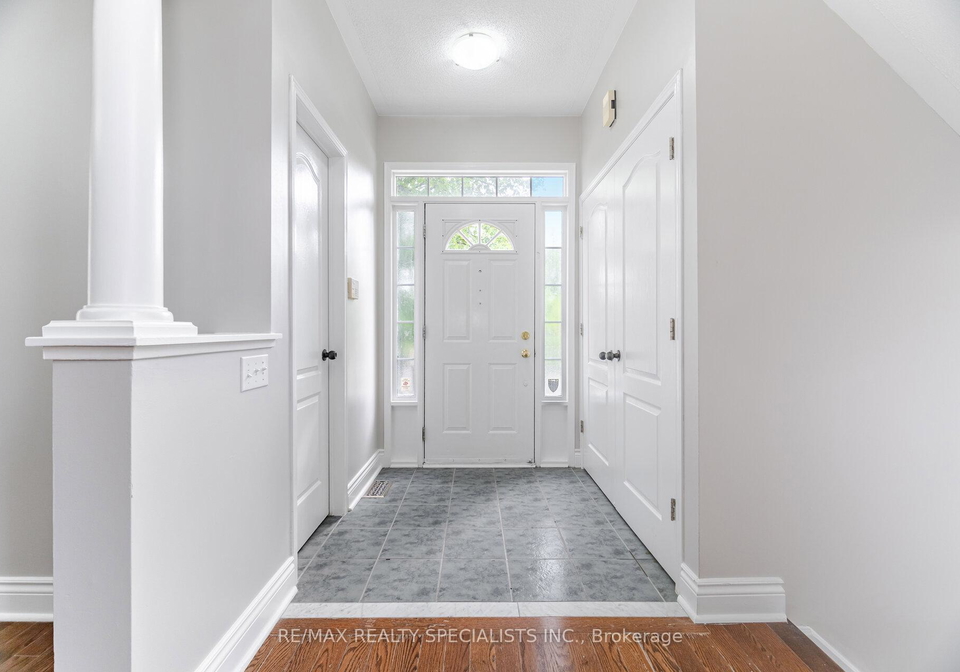 2676-castle-hill-crescent-oakville-ontario-w12535004