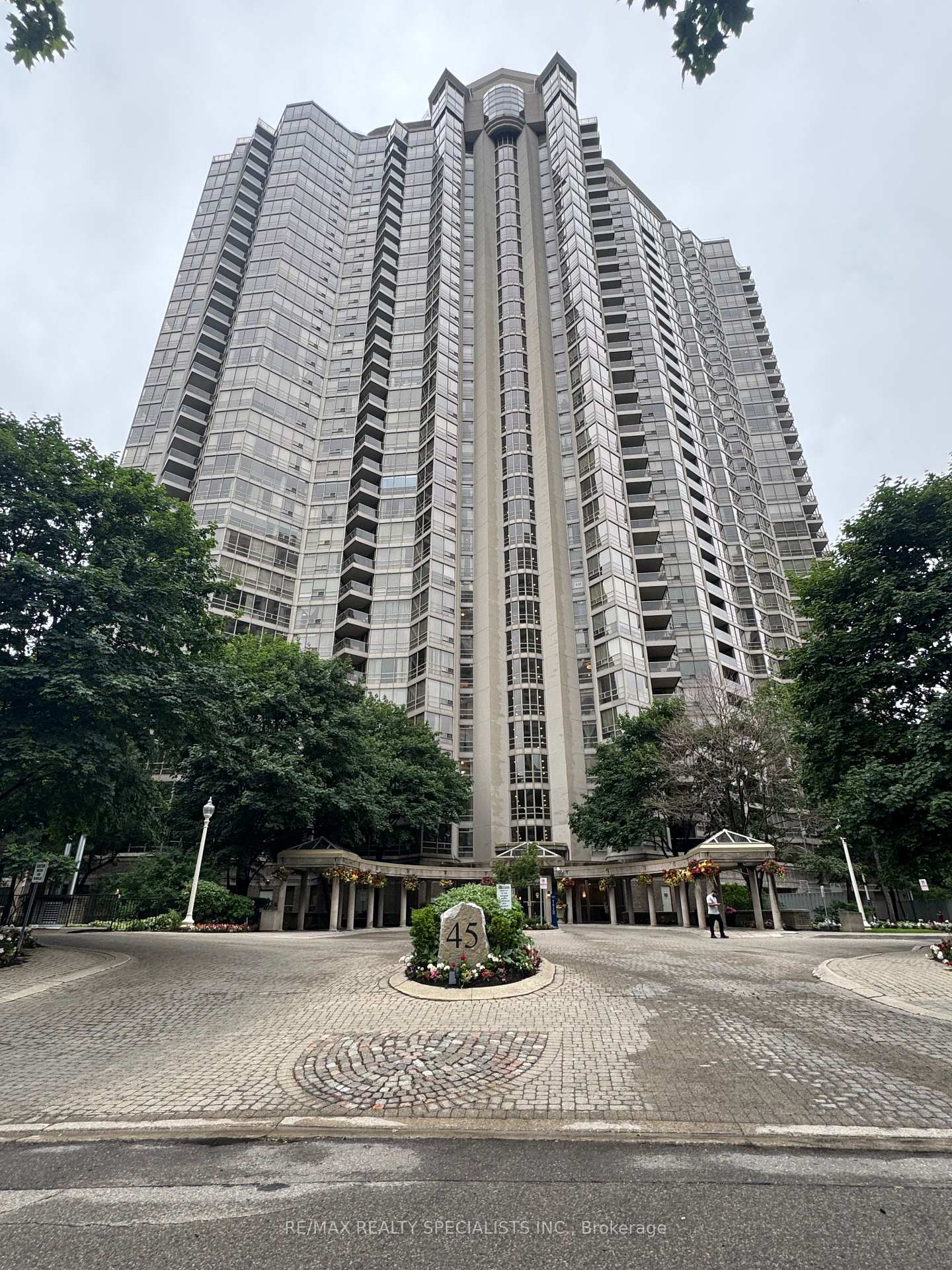 45-kingsbridge-garden-circle-mississauga-ontario-w12537586