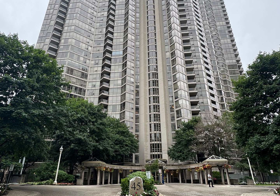 45-kingsbridge-garden-circle-mississauga-ontario-w12537586