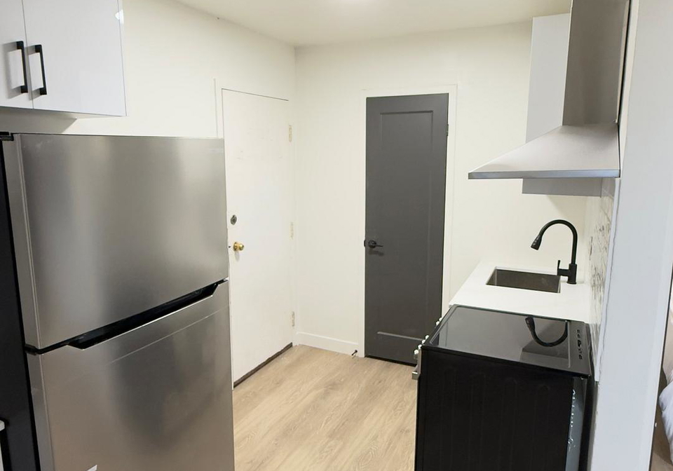 60-triller-avenue-n-toronto-ontario-w12538544