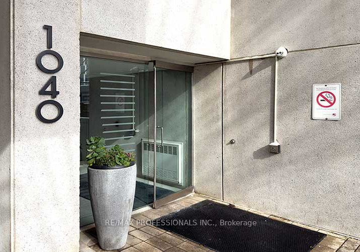1040-the-queensway-avenue-etobicoke-ontario-w12538618