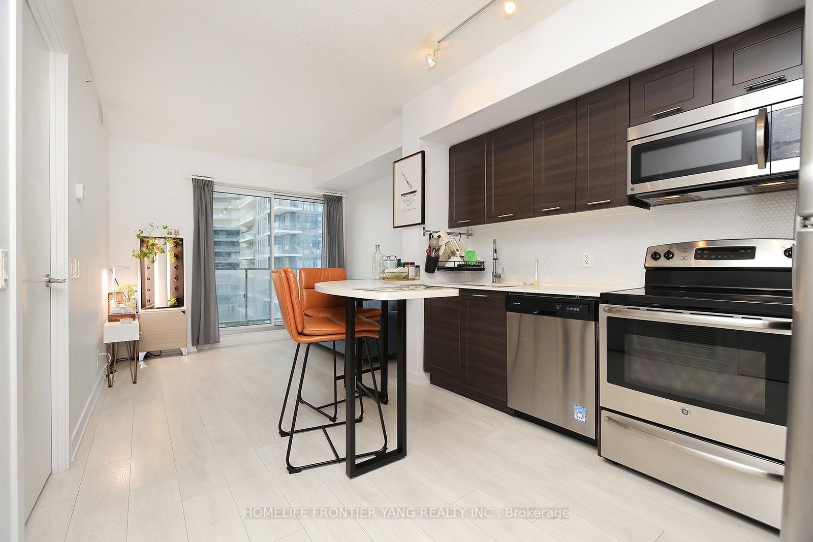 2220-lakeshore-boulevard-w-etobicoke-ontario-w12539336