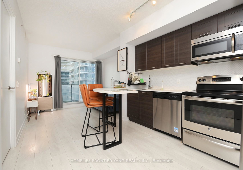 2220-lakeshore-boulevard-w-etobicoke-ontario-w12539336