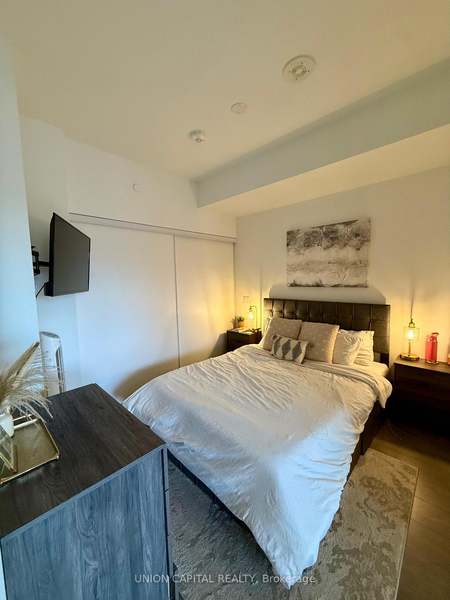 270-dufferin-street-toronto-ontario-w12540198