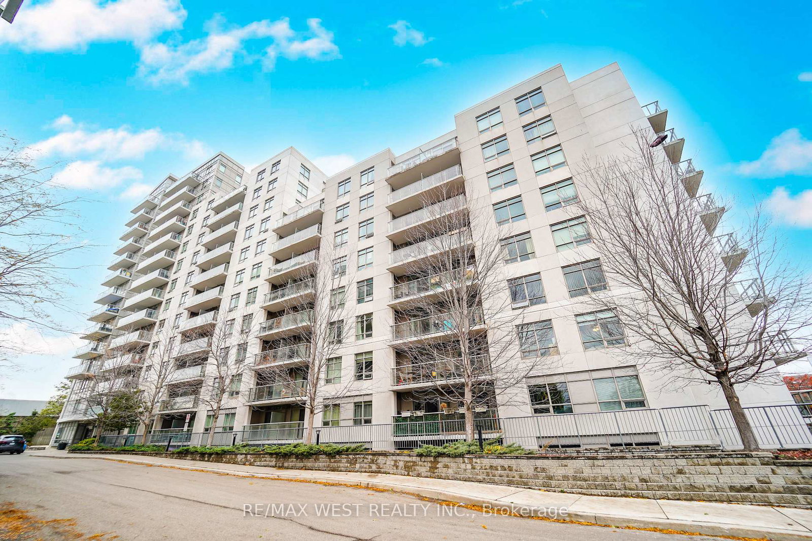 816-lansdowne-avenue-toronto-ontario-w12541334