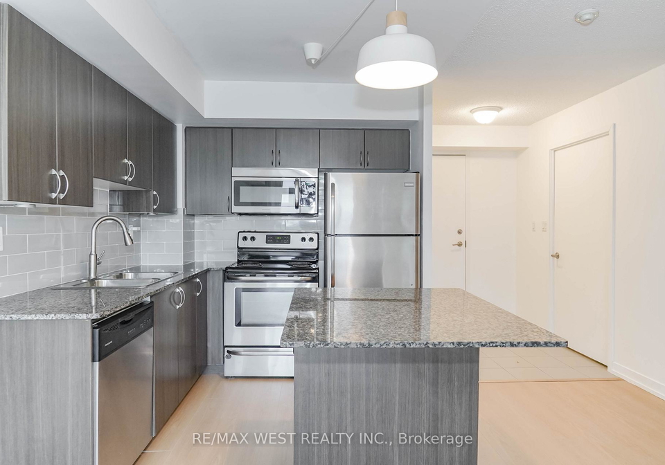 816-lansdowne-avenue-toronto-ontario-w12541334