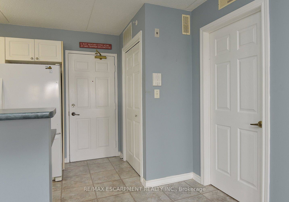1421-walkers-line-burlington-ontario-w12542370