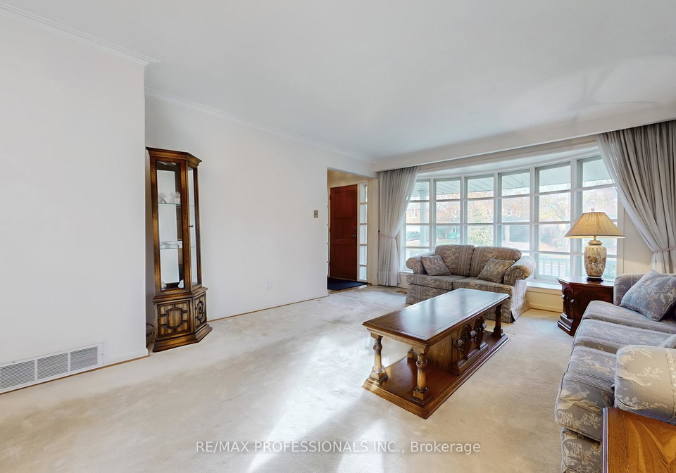 10-crestridge-heights-road-etobicoke-ontario-w12546274