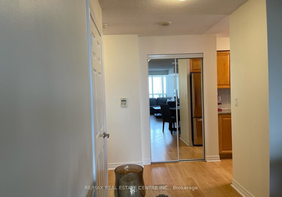 310-burnhamthorpe-road-w-mississauga-ontario-w12548780