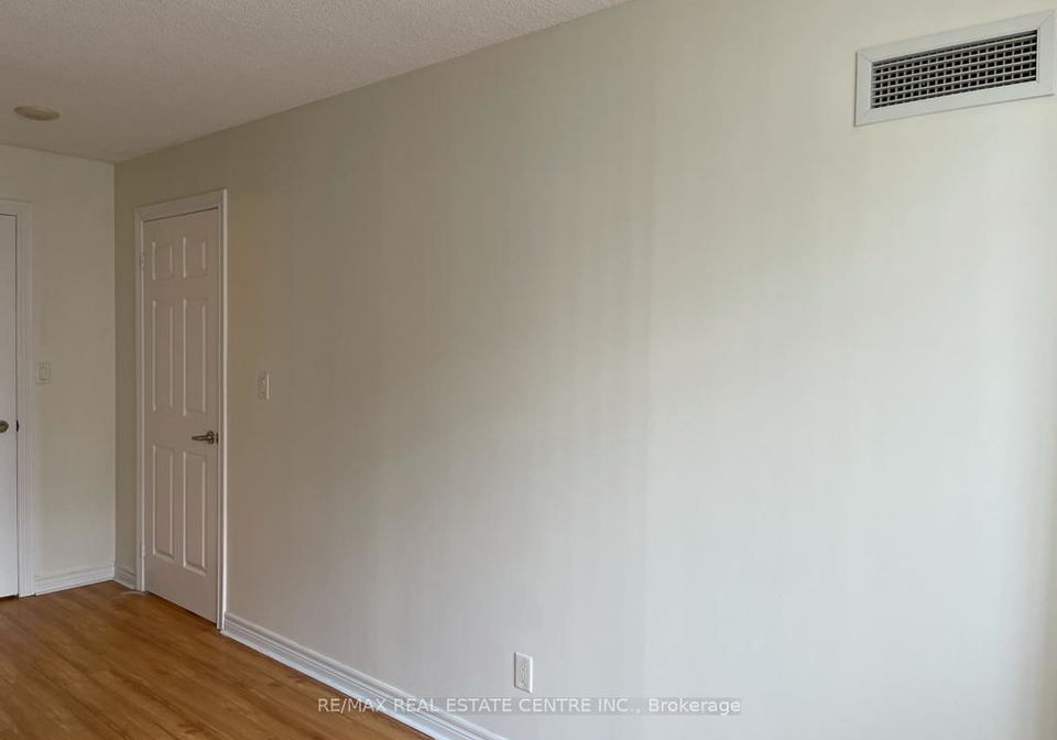 310-burnhamthorpe-road-w-mississauga-ontario-w12548780
