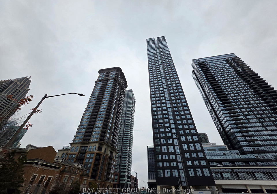 395-square-one-drive-mississauga-ontario-w12549814