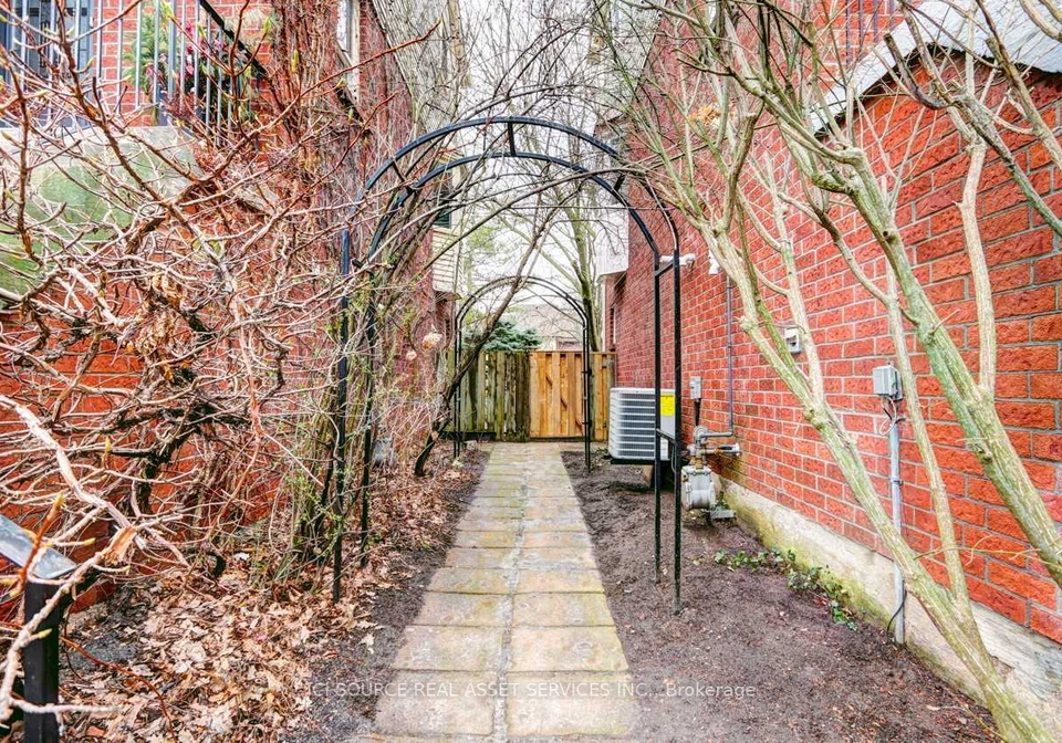 16-normandy-place-oakville-ontario-w12550064