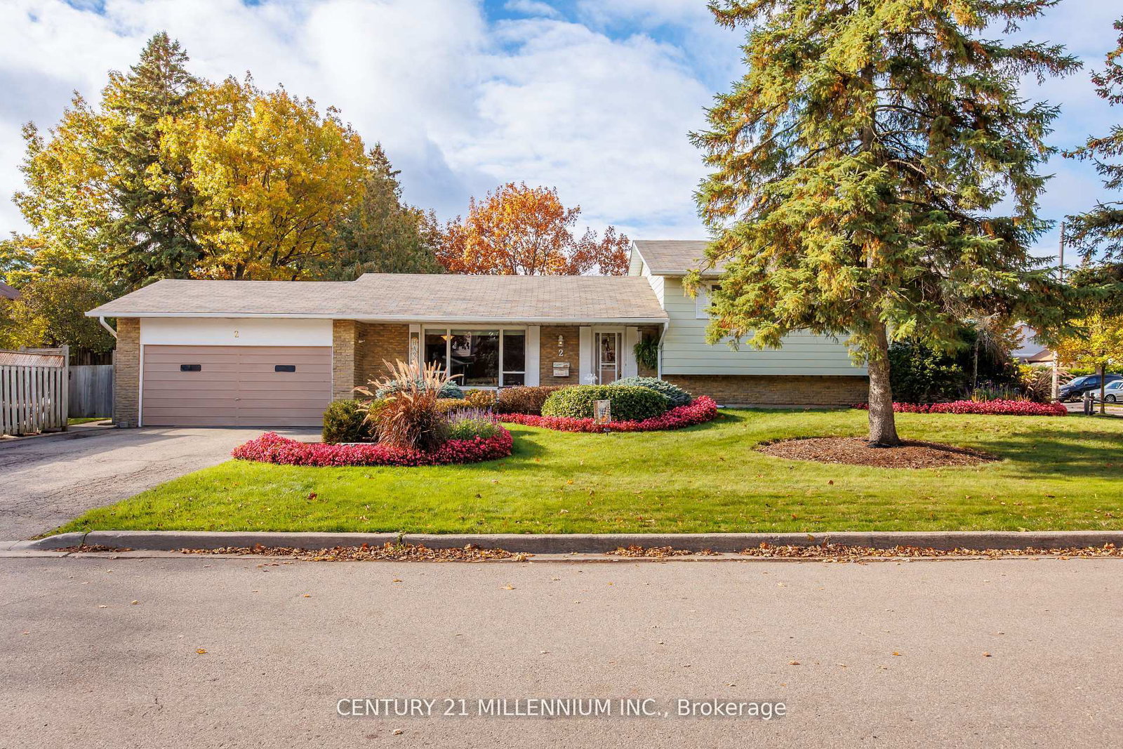 2-pine-cliff-drive-mississauga-ontario-w12551410