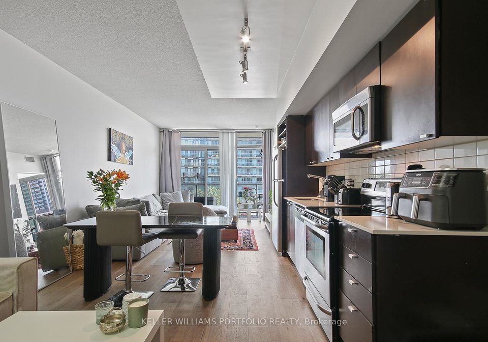 105-the-queensway-avenue-toronto-ontario-w12552568