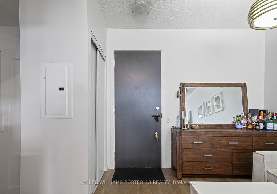 105-the-queensway-avenue-toronto-ontario-w12552568