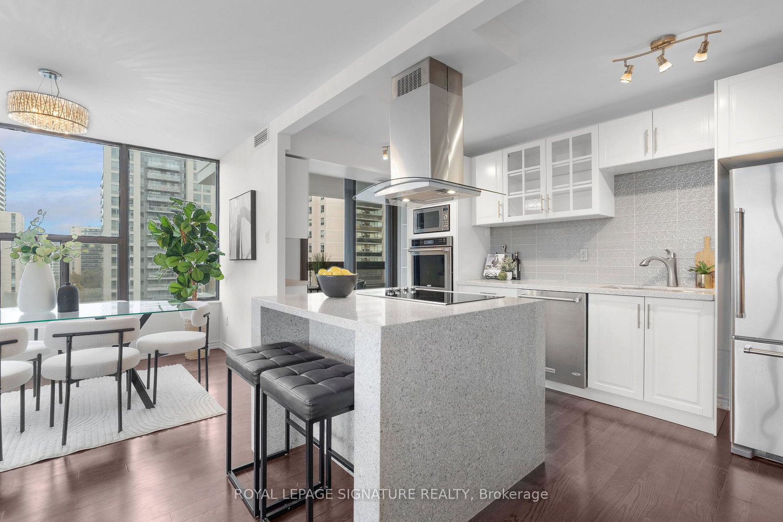 100-quebec-avenue-e-toronto-ontario-w12556732