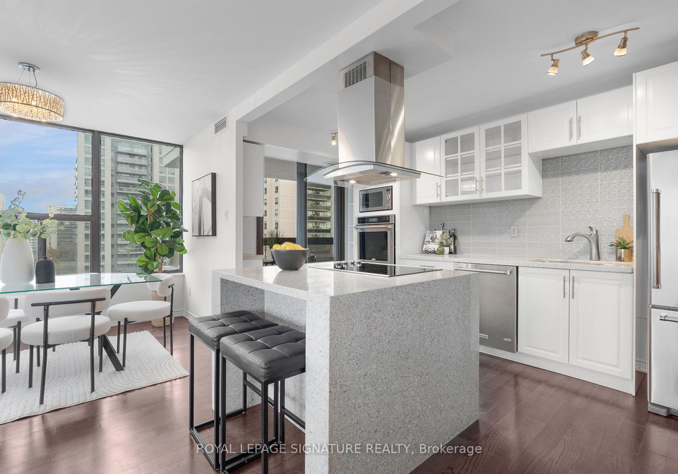 100-quebec-avenue-e-toronto-ontario-w12556732