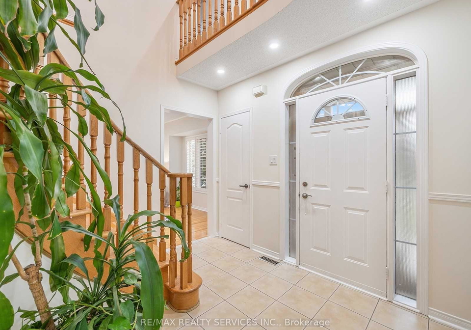1-pilgrim-place-brampton-ontario-w12556816