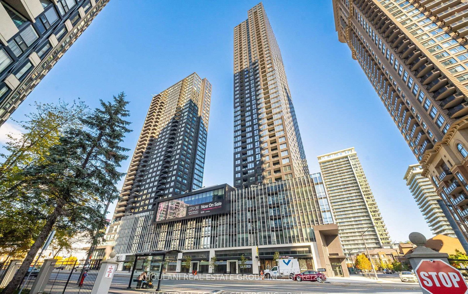 395-square-one-drive-mississauga-ontario-w12556842