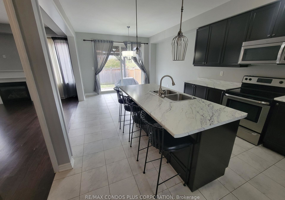 1542-tough-gate-milton-ontario-w12557176