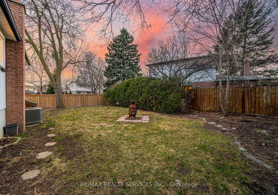 8-reigate-avenue-brampton-ontario-w12557814
