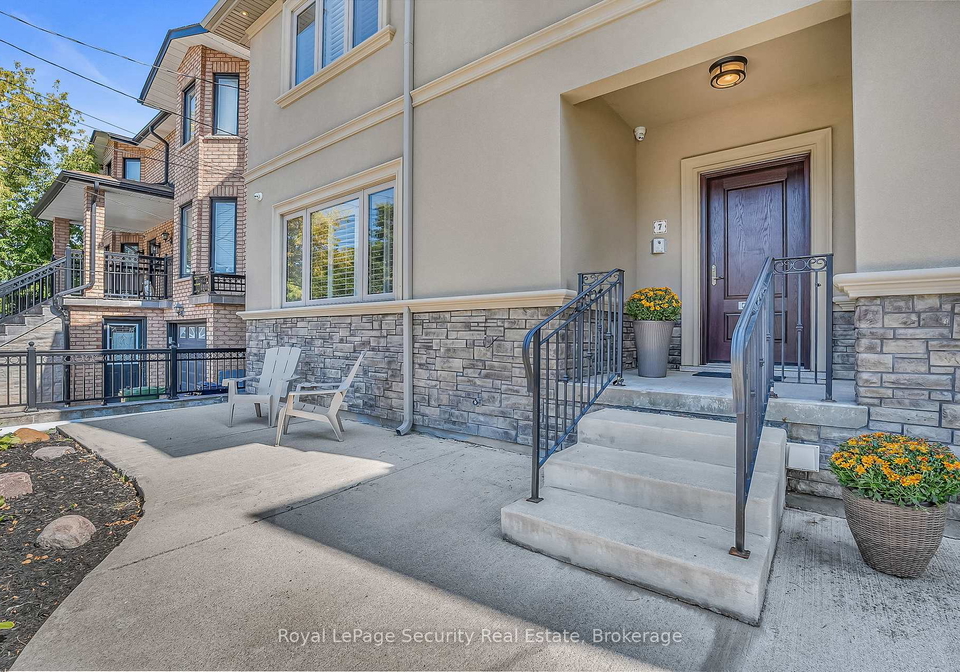 7-avalon-avenue-toronto-ontario-w12559506