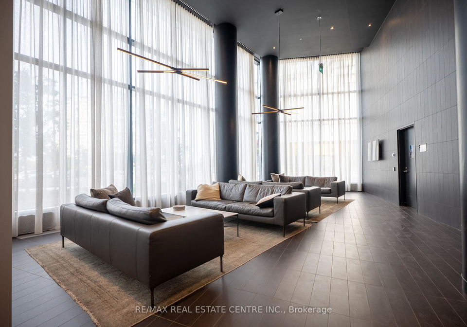 3900-confederation-pkwy-parkway-mississauga-ontario-w12559766