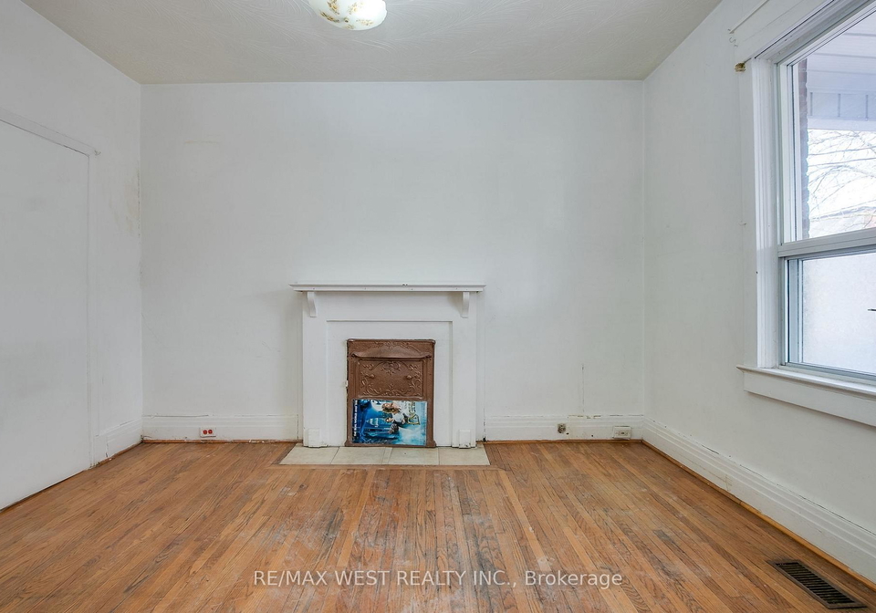 696-st-clarens-avenue-toronto-ontario-w12560324